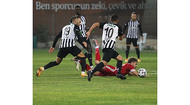 Altay evinde 3 attı