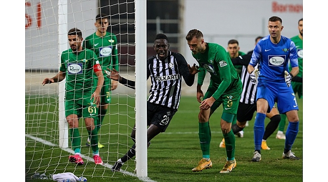 Altay evinde güldü
