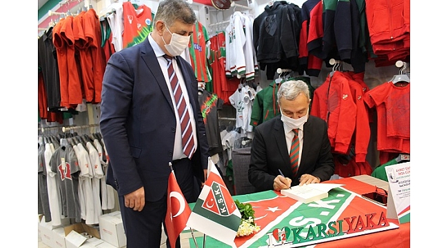 ‘Atatürk Karşıyaka’da’ İçin İmza Günü