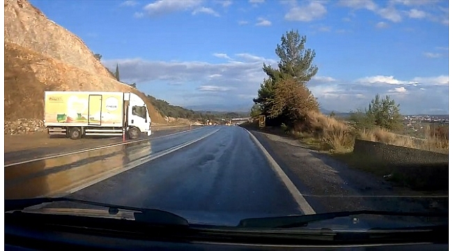Aydın'da kamyonun yolda kayması, kameraya yansıdı