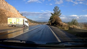 Aydın'da kamyonun yolda kayması, kameraya yansıdı