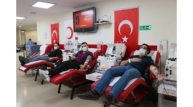 Bağışlar sokağa çıkma kısıtlamasında da devam etti