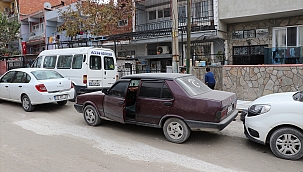 Çalıntı otomobili terk edip kaçtı