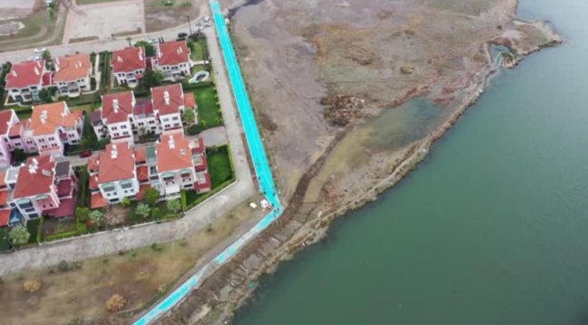 Taşkını önlemek amacıyla denizin önüne set çekiliyor