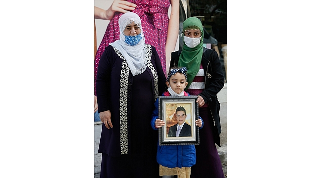 Evlat nöbetine bir aile daha katıldı