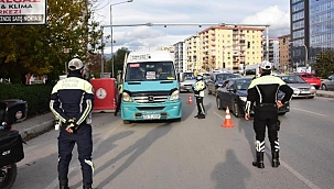 Fazla yolcu taşıyan dolmuş şoförüne pandemi denetiminde para cezası