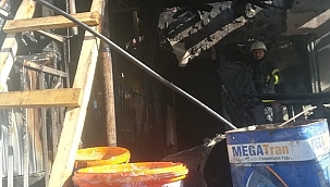 Gediz'de çıkan yangında iki ev kullanılamaz hale geldi