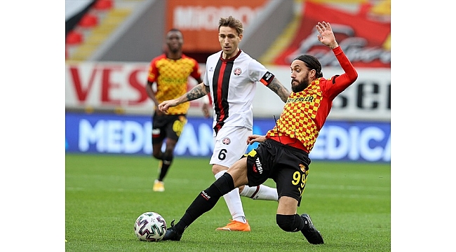 Göztepe evinde puan kaybetti