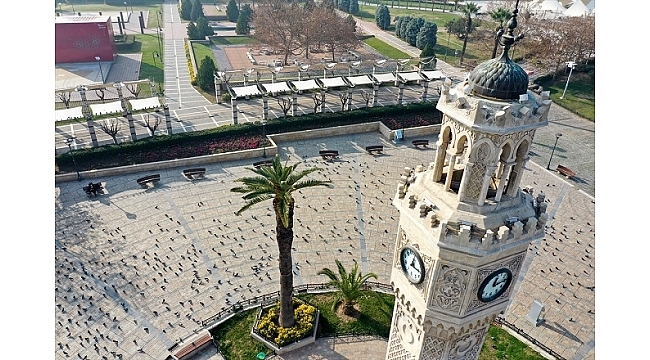İzmir'de sokaklar boş kaldı