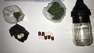 Kısıtlamayı ihlal eden şüphelilerin otomobillerinde uyuşturucu bulundu