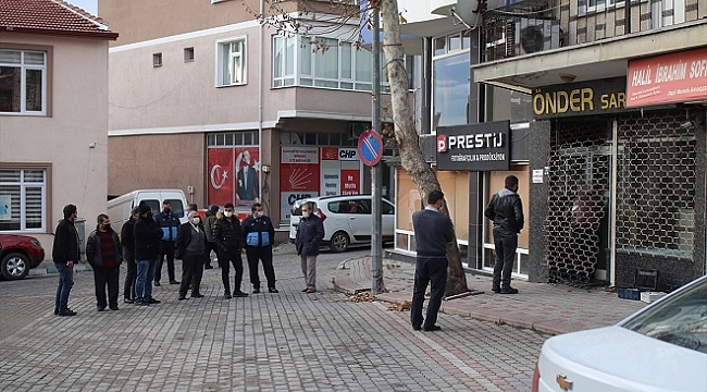 Kuyumcu soygununu komşu esnafın dikkati önledi