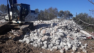 Marmaris'te imara aykırı binaların yıkımına devam edildi