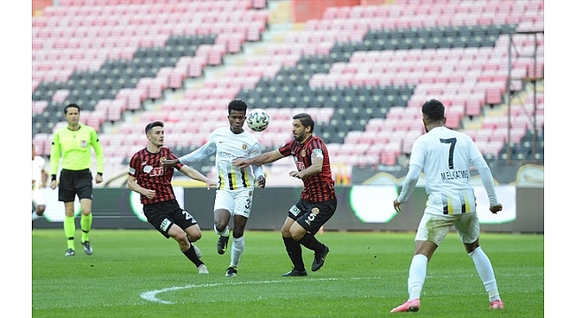 Menemenspor,uzatmada 1 puanı kurtardı