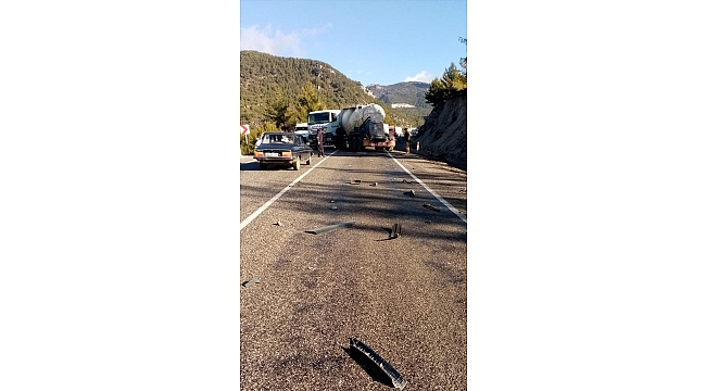 Muğla'da beton mikseri ile cip çarpıştı: 2 yaralı
