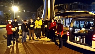 Salihli Kızılay, kısıtlamada görev başındakileri unutmadı