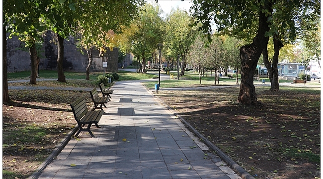 Sokağa çıkma kısıtlamasında cadde ve sokaklar boş kaldı