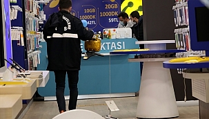 Telefoncudan 25 cep telefonu çalan 3 şüpheli yakalandı