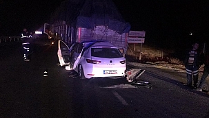 Uşak'ta tıra çarpan otomobilin sürücüsü yaşamını yitirdi