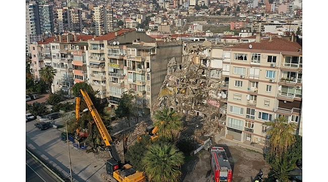 Yan Yatan Çiğdem Apartmanı  Yıkımı Başladı