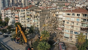 Yan Yatan Çiğdem Apartmanı Yıkımı Başladı