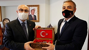 ANDA Kardeşe Vefa Derneğinden İzmir Valisi Köşger'e anlamlı hediye