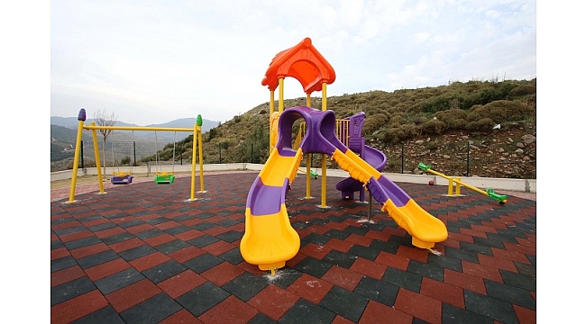 Bayraklı'ya 2 Yeni Çocuk Oyun Alanı
