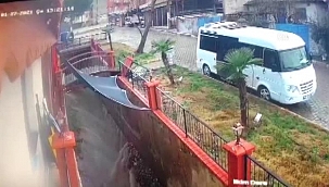 Beydağ ilçesinde istinat duvarı çöktü