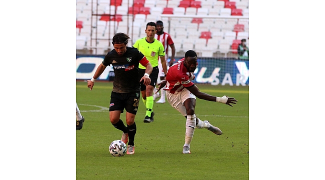 Denizlispor uzatmada 1 puanı kurtardı
