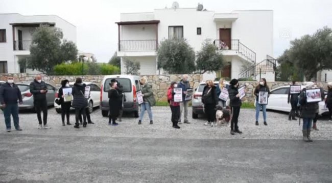 Genç kıza saldırdığı ileri sürülen köpeğin kamyonetle ezilmesi protesto edildi