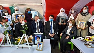 Gültekin Uysal Diyarbakır annelerini ziyaret etti