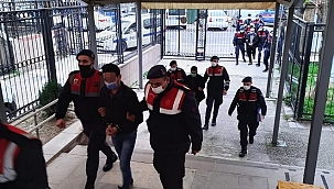 İzmir'de bir kişinin öldürülmesiyle ilgili yakalanan 4 şüpheliden biri tutuklandı