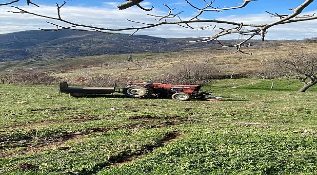 İzmir'de devrilen traktörün altında kalan kişi yaşamını yitirdi