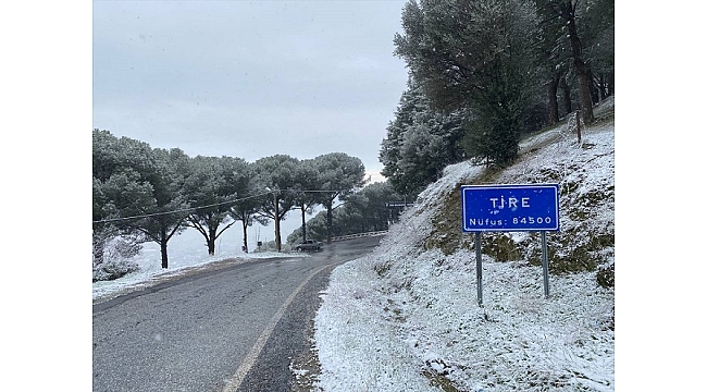 İzmir'in Tire ilçesi beyaza büründü