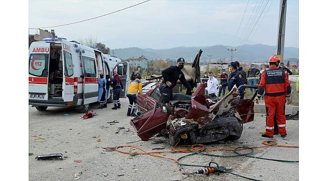 Muğla'da iki otomobil çarpıştı: 2 ölü, 3 yaralı