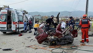 Muğla'da iki otomobil çarpıştı: 2 ölü, 3 yaralı