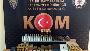Otomobilde gümrük kaçağı cinsel içerikli ürünle yakalandı