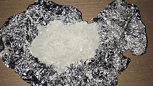 Otomobillerinde uyuşturucu bulunan 2 kişi tutuklandı