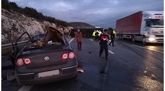Pozantı-Ankara otoyolunda  korkunç kaza 5 ölü
