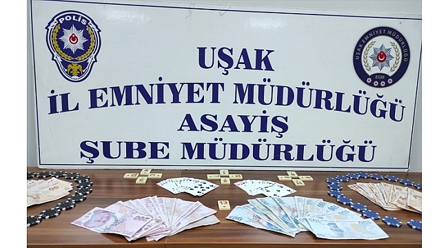 Uşak'ta kumar oynayan 22 kişiye para cezası