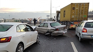 Zincirleme trafik kazasında 7 araçta hasar oluştu