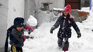Afyonkarahisar'da karın keyfini çocuklar çıkardı