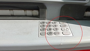 Banka ATM'sine tüküren kişiye vatandaşlardan tepki yağdı