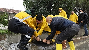 Başkan Kılıç sel felaketine karşı A takımıyla sahada