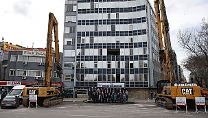 Cam binanın yıkımı başladı