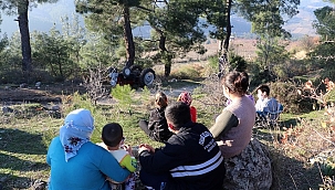 Devrilen traktörün sürücüsü öldü