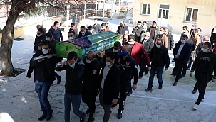 Durakta beklerken öldürülen kadın doğum gününde toprağa verildi