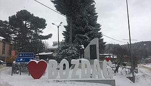 İzmir Bozdağ'da kar kalınlığı 25 santimetreye ulaştı
