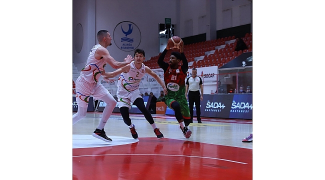 İzmir derbisini Pınar Karşıyaka kazandı