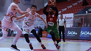 İzmir derbisini Pınar Karşıyaka kazandı