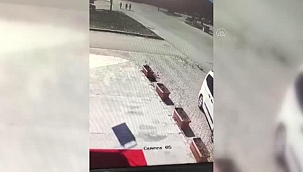 Otomobilin genç kıza çarpması güvenlik kamerasına yansıdı